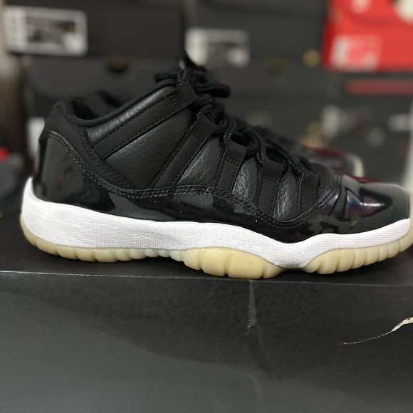 Jordan 11 Retro Low 72-10 (GS) - Picture 3 of 9